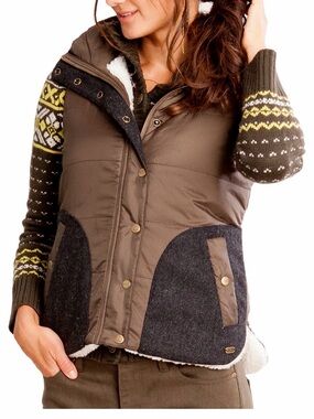 Carve Designs Boundry Quilted Vest with Knit Sleeve Details